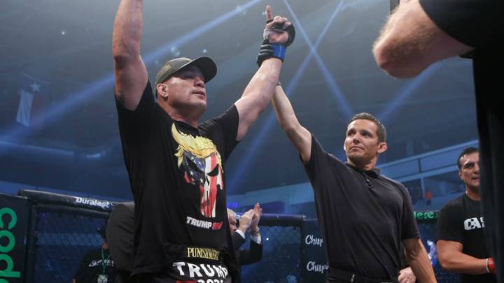 El peleador mexicano se retira de manera oficial con una dolorosa derrota ante Tito Ortiz, pero ahora disfrutará el tiempo junto a su familia.