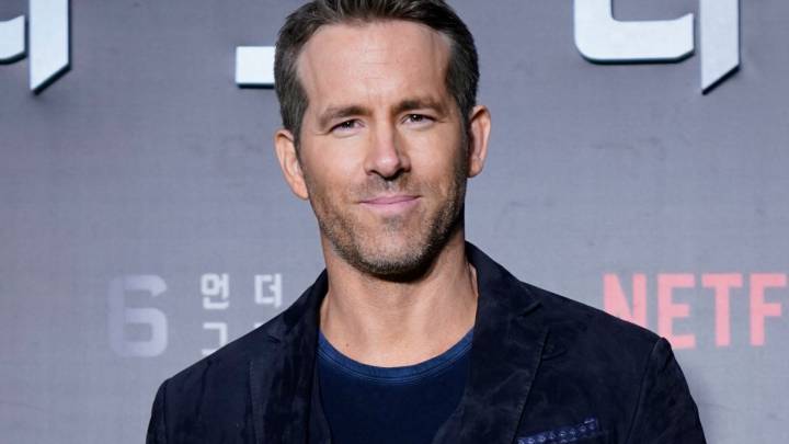 Ryan Reynolds a punto de ser aplastado tras caerse una valla