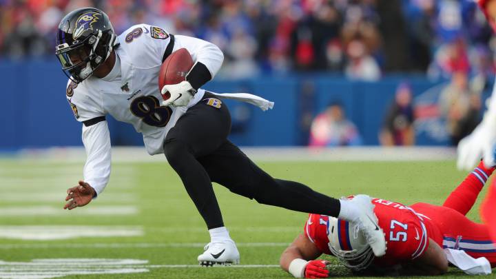 Lamar Jackson consigue más de mil yardas por tierra