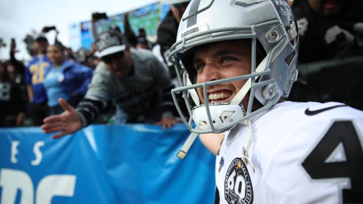 Derek Carr con Raiders