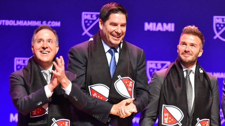 Jorge Mas, David Beckham y Don Garber en la presentación del Inter Miami.