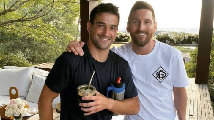 Nicolás Lodeiro y Lionel Messi en Uruguay.