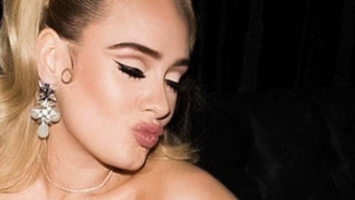 Se filtran fotografías de Adele presumiendo su físico en la playa