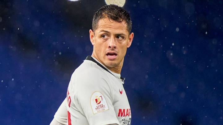 Javier Chicharito Hernández durante un partido con el Sevilla.