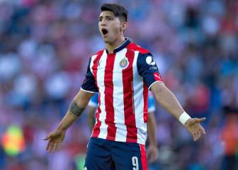 Pulido amenaza con quitarle a Carlos Vela su título de goleo