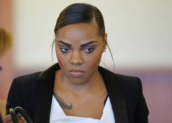 Prometida de Aaron Hernández reacciona a mensajes en redes