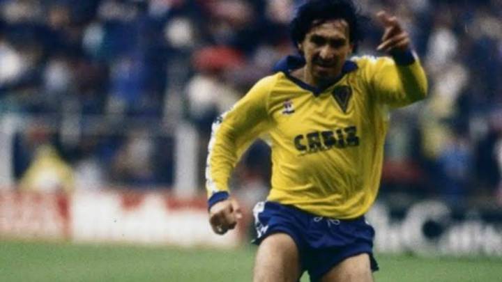 Mágico González figura en el XI histórico del Cádiz para Panini