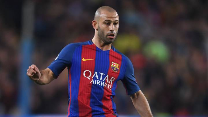 Javier Mascherano controla el balón durante un partido del FC Barcelona.