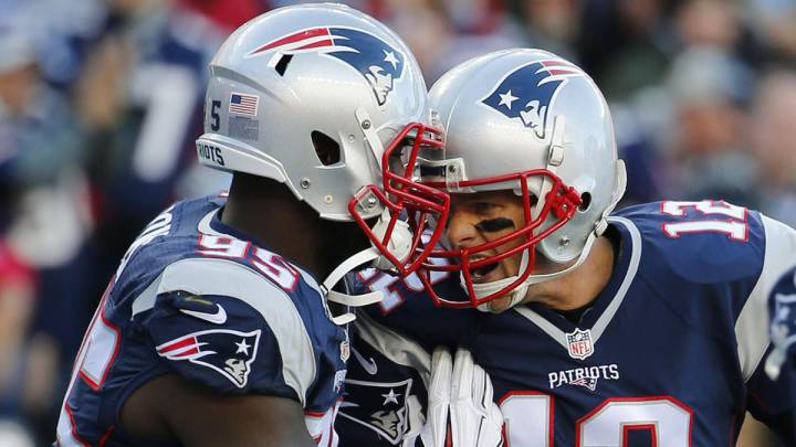 Chandler Jones y Tom Brady