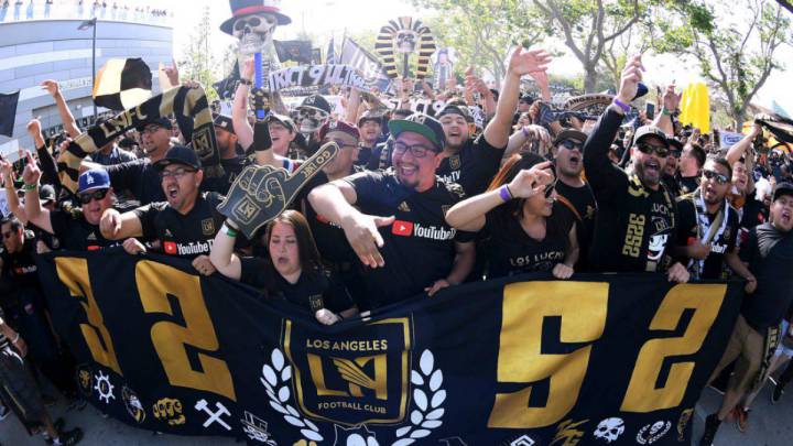 Diego Luna se sorprende al conocer a la afición de LAFC