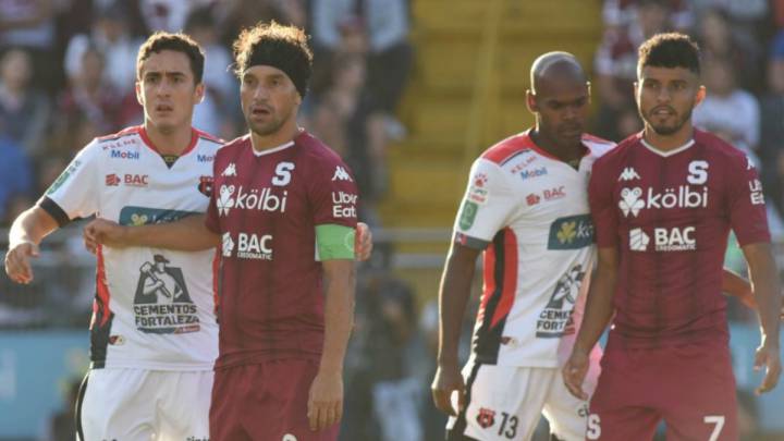 El conjunto morado fue mejor jugando como local, pero el triunfo se les fue de las manos y por poco les remontan ante su afición esta tarde.