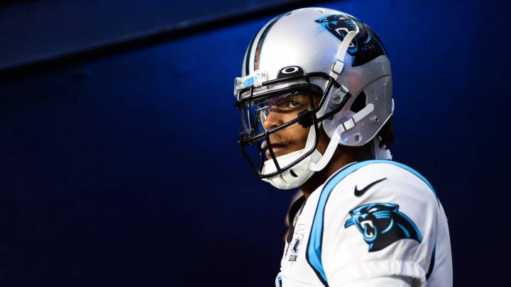 Cam Newton en partido de Panthers