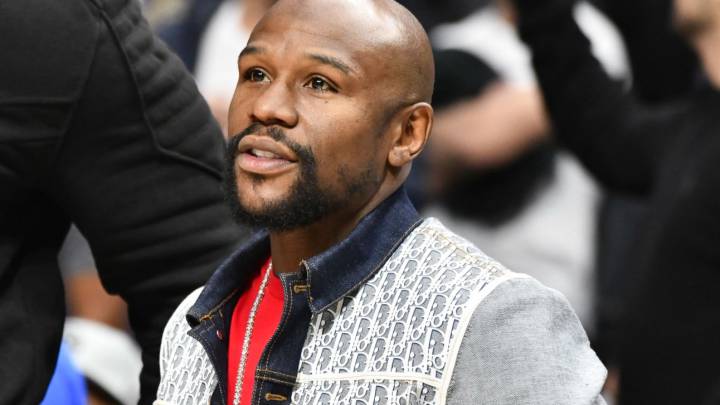 ¡Otra vez! Floyd Mayweather agrede a fan en Las Vegas