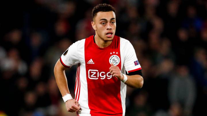 Sergiño Dest se acerca al Bayern y Ajax lo tasa en 30 millones