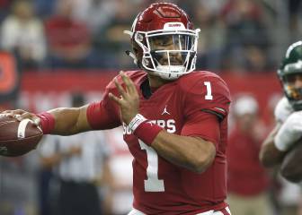 Jalen Hurts irá a la NFL solo como quarterback
