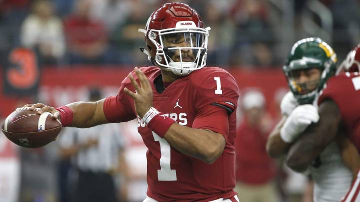 Jalen Hurts con Oklahoma