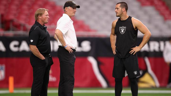 Jon Gruden, Mike Mayock y Derek Carr