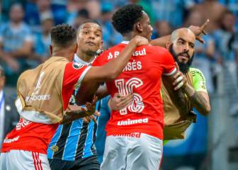 La pelea en plena cancha que paralizó la Copa Libertadores