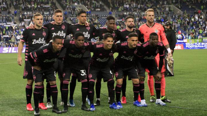 Gonzalo Pineda, quien funge como segundo entrenador de este club en la MLS, dijo que las leyes en USA no le permiten dar esa información.