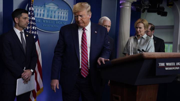 En medio de la crisis por COVID-19, Trump insulta a reportero