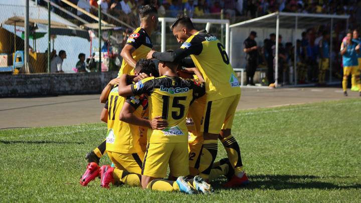 Jugadores de El Salvador trabajan en otros oficios tras suspensión de liga