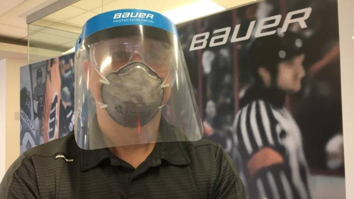 Bauer hockey ofreció mascaras para doctores por el COVID-19