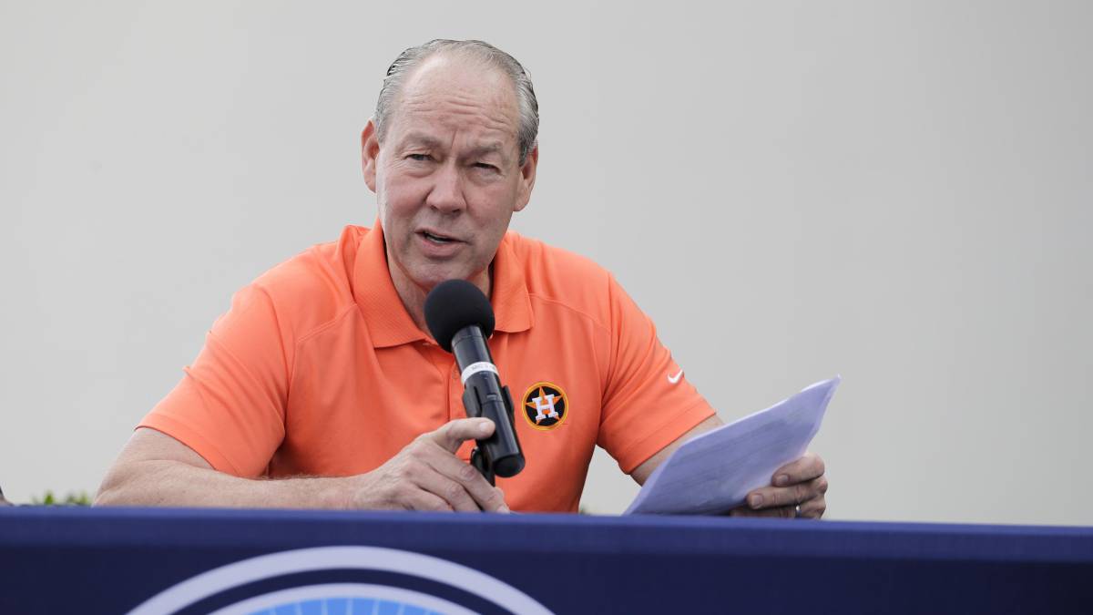 Jim Crane en conferencia de prensa
