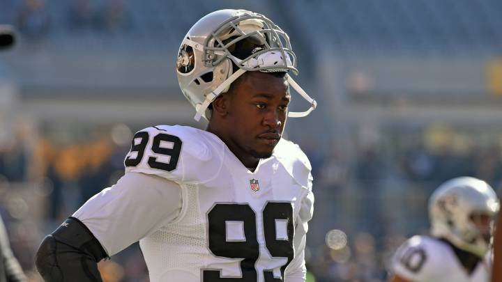 Aldon Smith con los Raiders