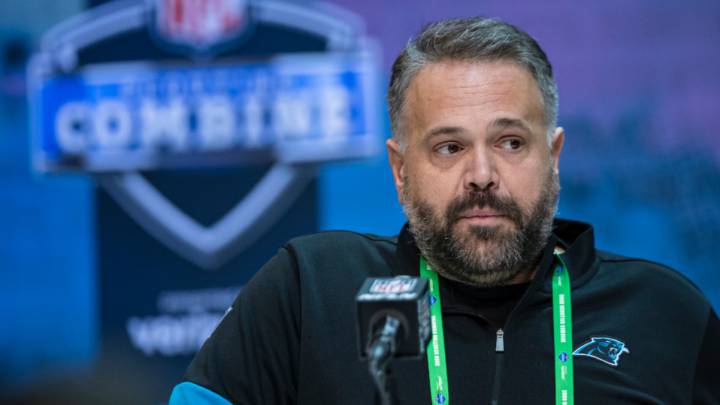 Matt Rhule con los Panthers