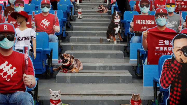 Maniquíes en el Estadio Internacional de Taichún
