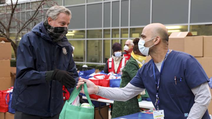 Blasio pide denunciar a quienes no cumplan con distanciamiento
