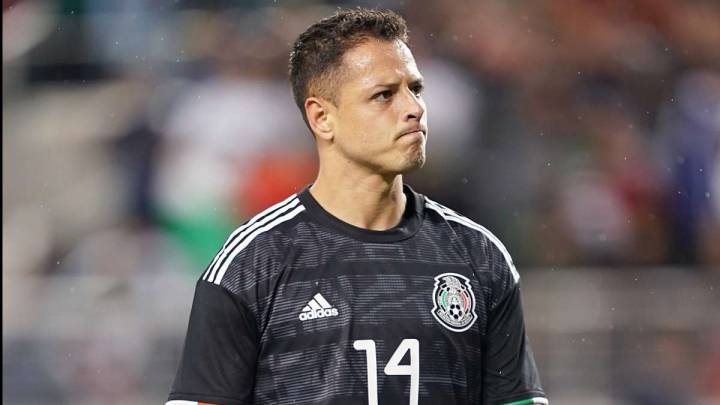 Chicharito lamenta no poder viajar desde Los Ángeles para despedir a su abuelo