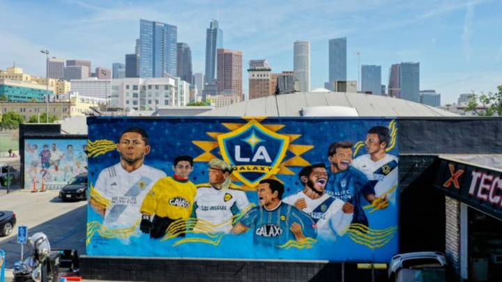 Galaxy presume mural de figuras mexicanas como Chicharito, Campos y Dos Santos