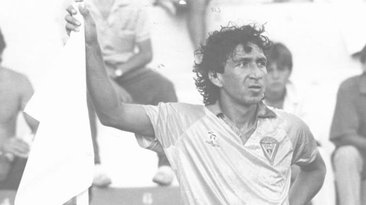 El Mágico González llegó descalzo a un entrenamiento