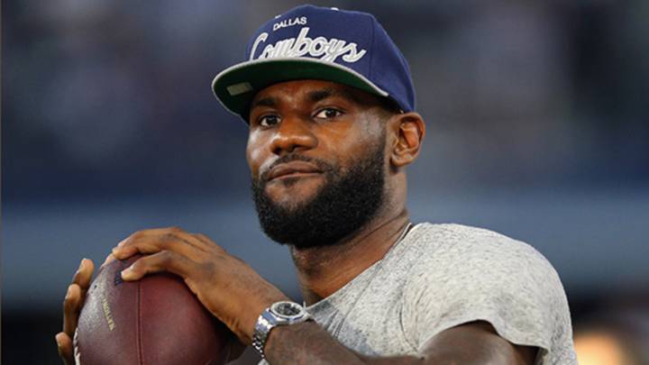 LeBron James en partido de la NFL