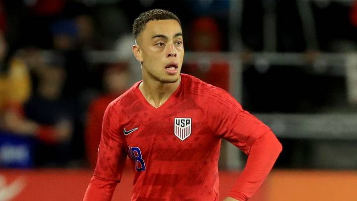Sergiño Dest fue nombrado 'Talento del Año' por Ajax