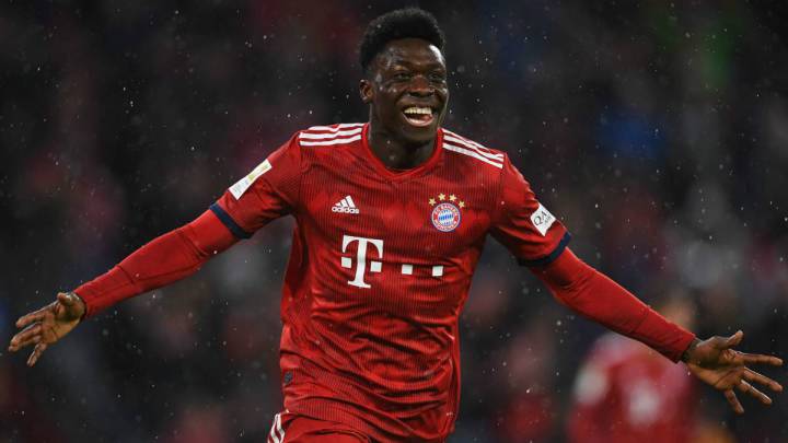 El futbolista canadiense volvió con Bayern Múnich a la actividad en la Liga de Alemania y te presentamos su balance durante el encuentro.