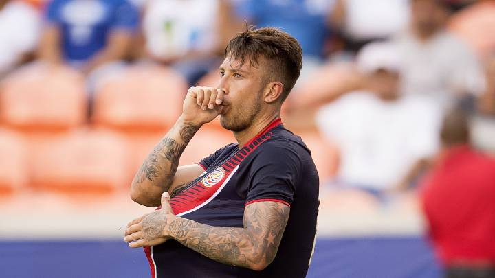 El futbolista costarricense juega actualmente para Chicago Fire y aseguró que ambas ligas no pueden ser comparadas, pues hay mucha diferencia.