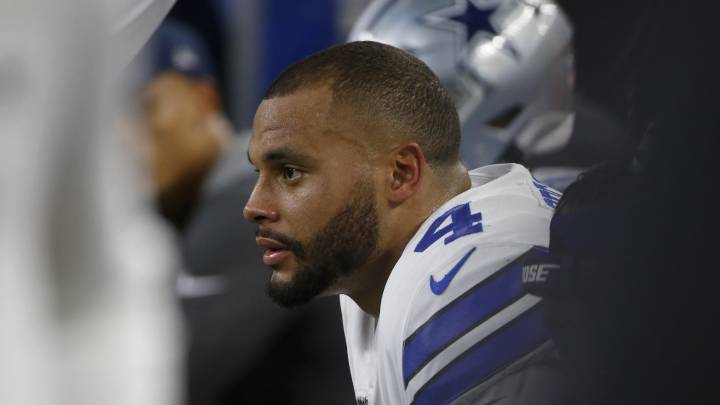 Dak Prescott en la banca