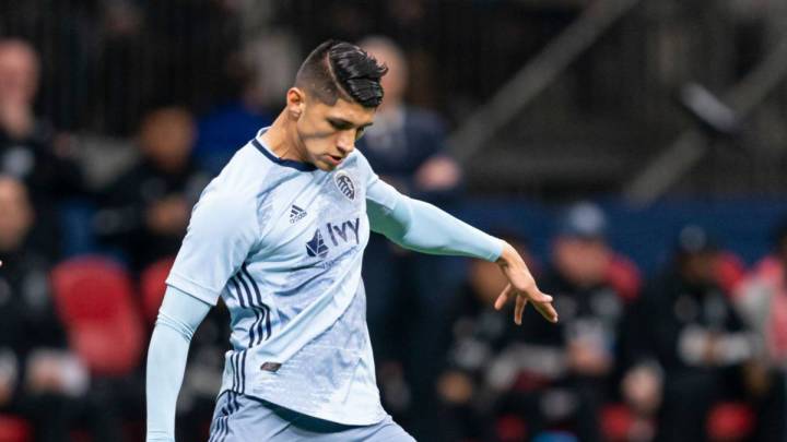 El atacante mexicano de Sporting Kansas City reconoció los récords de Carlos Vela con LAFC y se dijo feliz por los retos que tiene en la MLS.