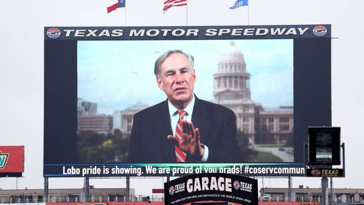 Greg Abbott en evento de NASCAR