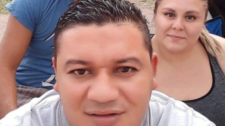 Futbolista salvadoreño tuvo qué comer sobras de las pizzas de sus compañeros