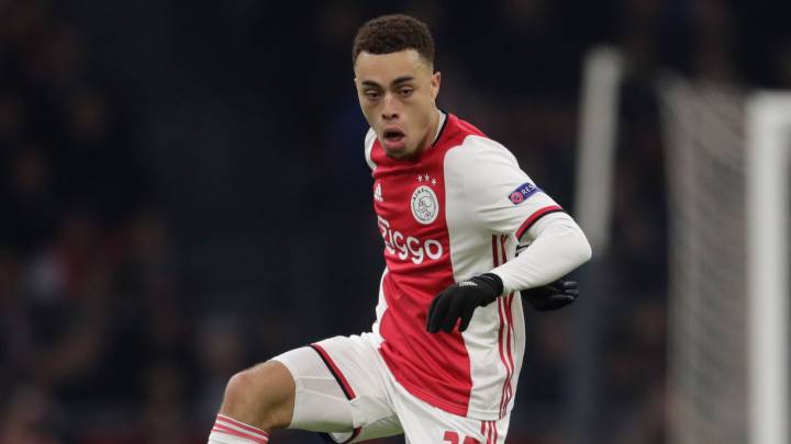 Koeman: Sergiño Dest es un jugador para el Barcelona