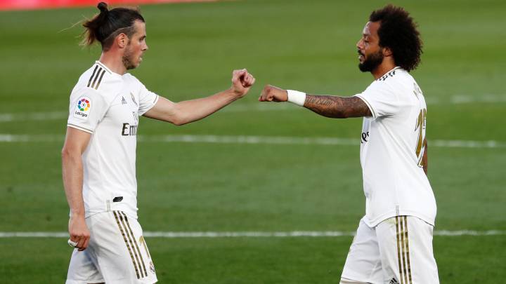 Gareth Bale y Marcel chocan puños en el primer partido del Real Madrid tras la pandemia.