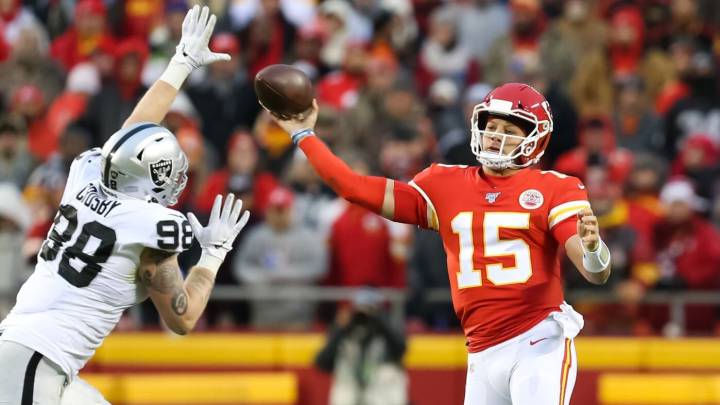 Maxx Crosby, Patrick Mahomes