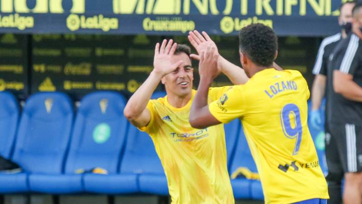 Choco Lozano anota el tanto del empate para Cádiz ante Alcorcón