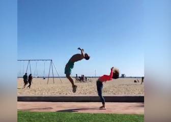 Increíble salto doble que todos quisiéramos hacer en la playa
