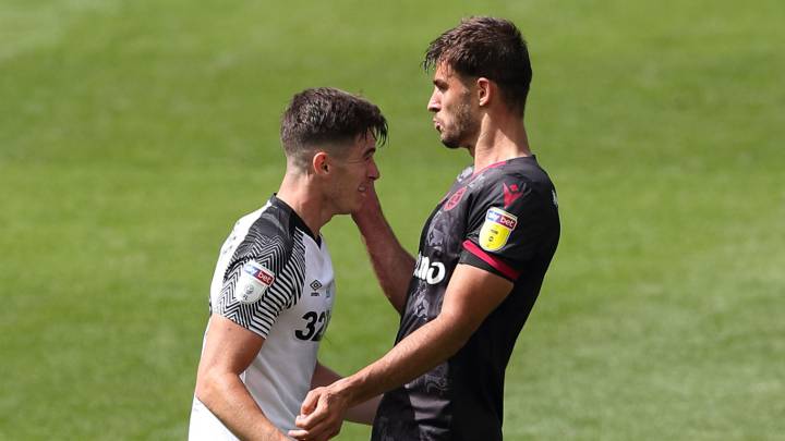 Matt Miazga fue expulsado por golpear a un rival en Championship