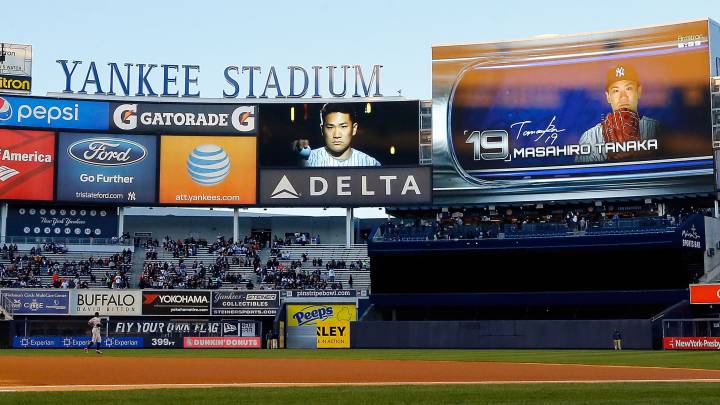Yankee Stadium, Banner