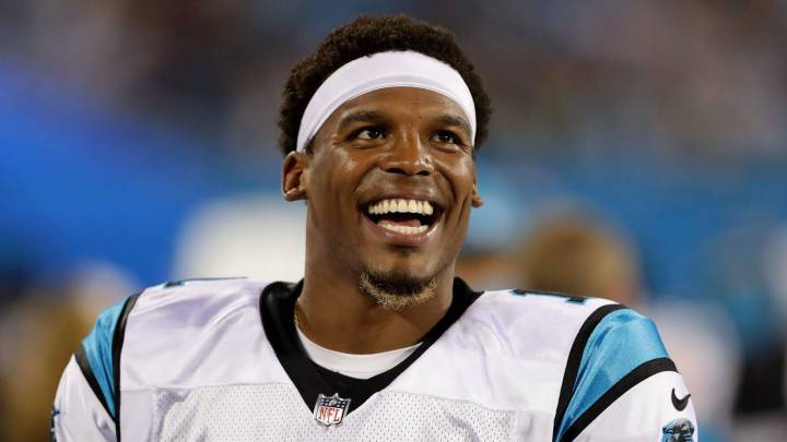 Cam Newton contra los Patriots